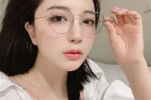 因耍大牌惨遭封杀求拍“裸戏”上位难怪连张颂文都嫌弃她！